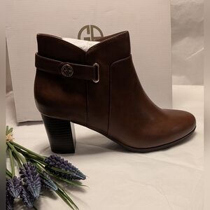 Giani Bernini Womens Artemyss Padded Heels Ankle Boot | Mocha Smooth | 12M